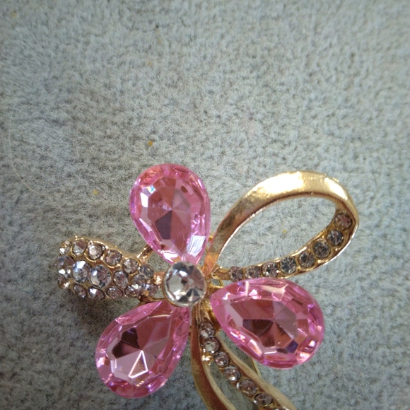 Elegant Pink and Gold Floral Brooch - Picture 4 of 5